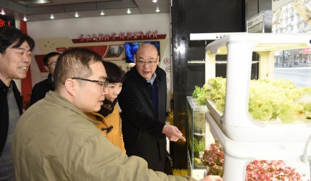 市國資委黨委副書記許宏球指導集團公司黨群服務驛站建設